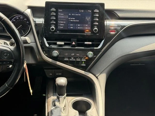 2021 Toyota Camry SE - Photo 12