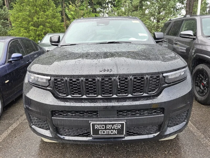 Used 2025 Diamond Black Crystal Pearlcoa JEEP ALTITUDE 4X4 image 2