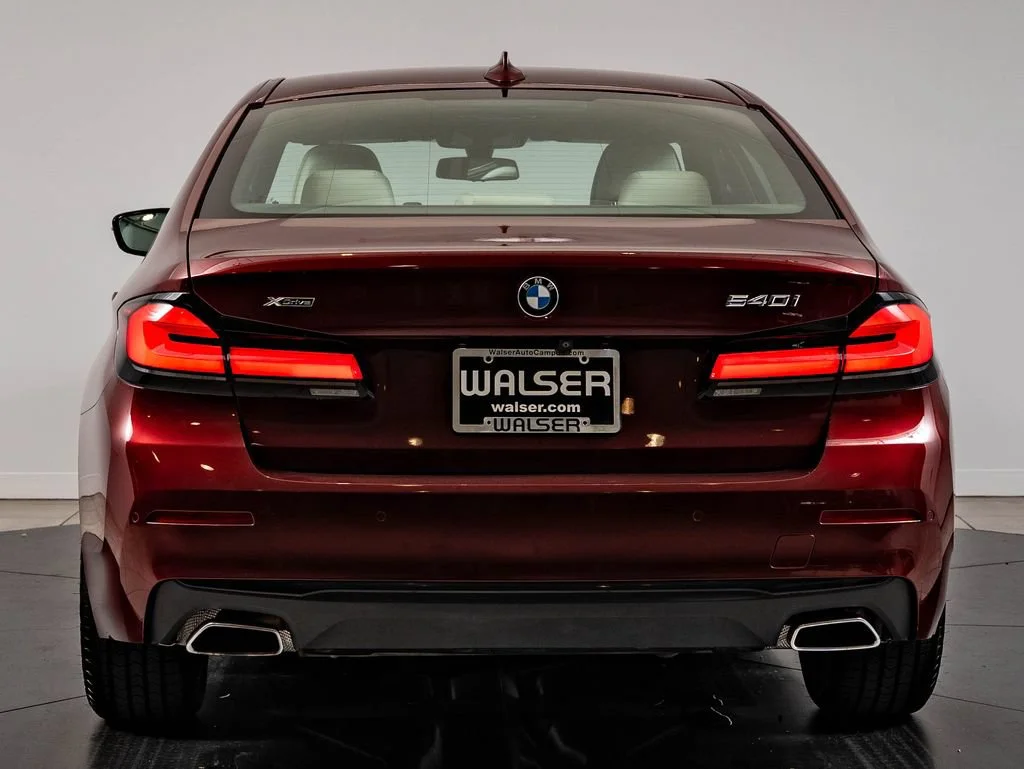 Used 2023 Aventurin Red Metallic BMW 540i xDrive image 7
