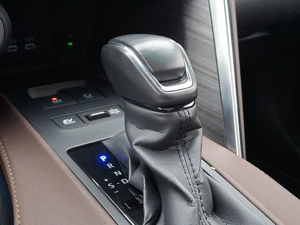 2024 Toyota Venza Limited - Photo 15