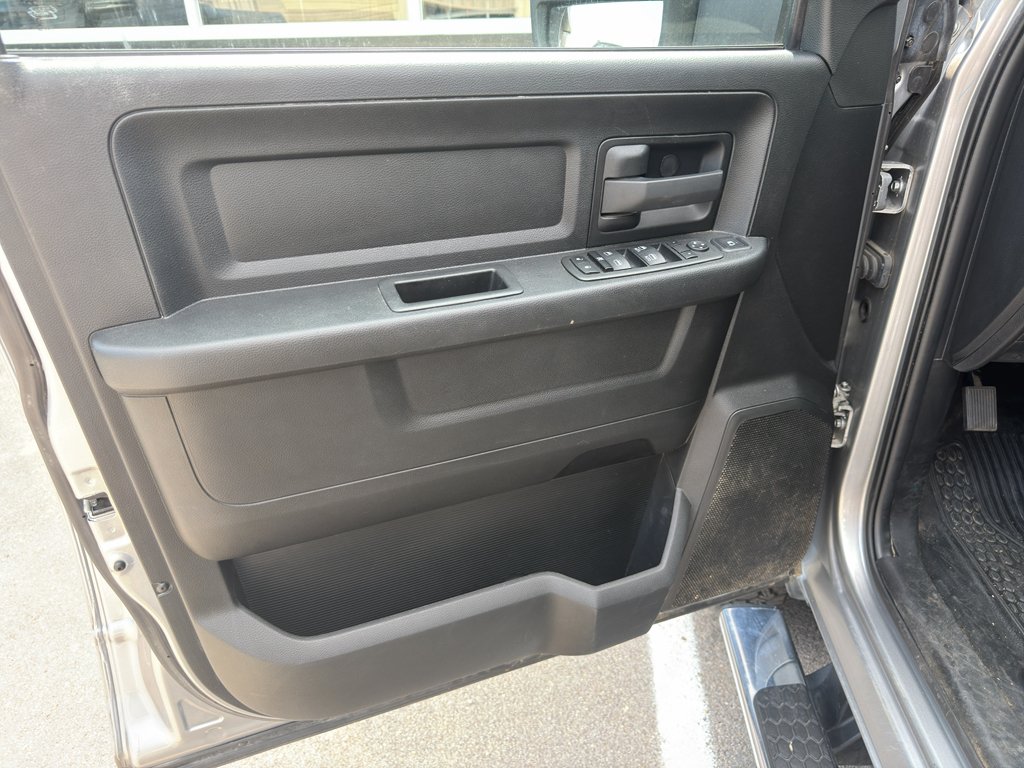 Used 2023 Billet Silver Metallic Clearcoat Ram Tradesman image 8