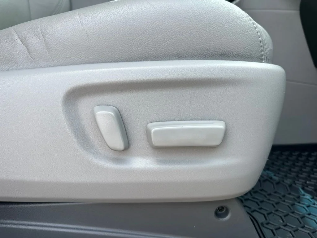 Used 2017 White Toyota XLE image 23