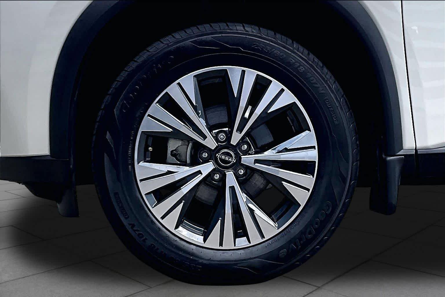 Used 2023 Pearl White Tricoat Nissan SV image 11