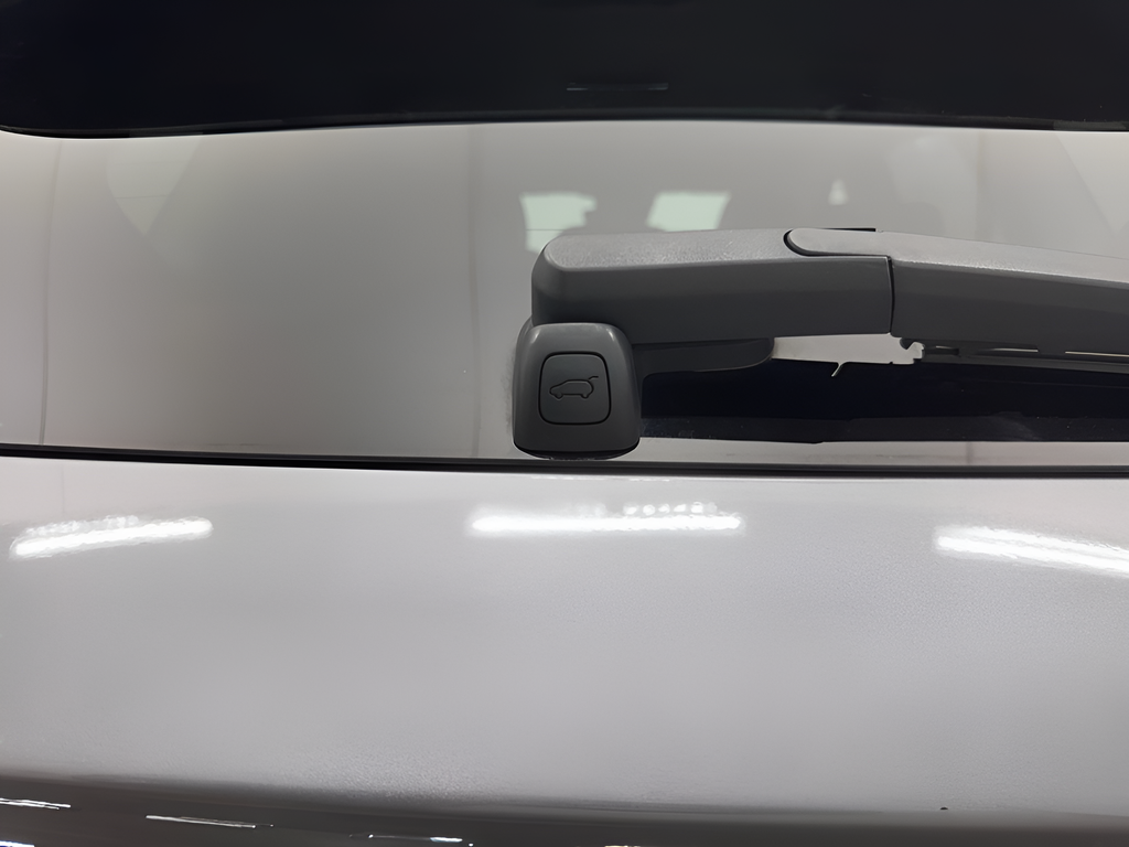Used 2024 Silver Genesis 2.5T image 19
