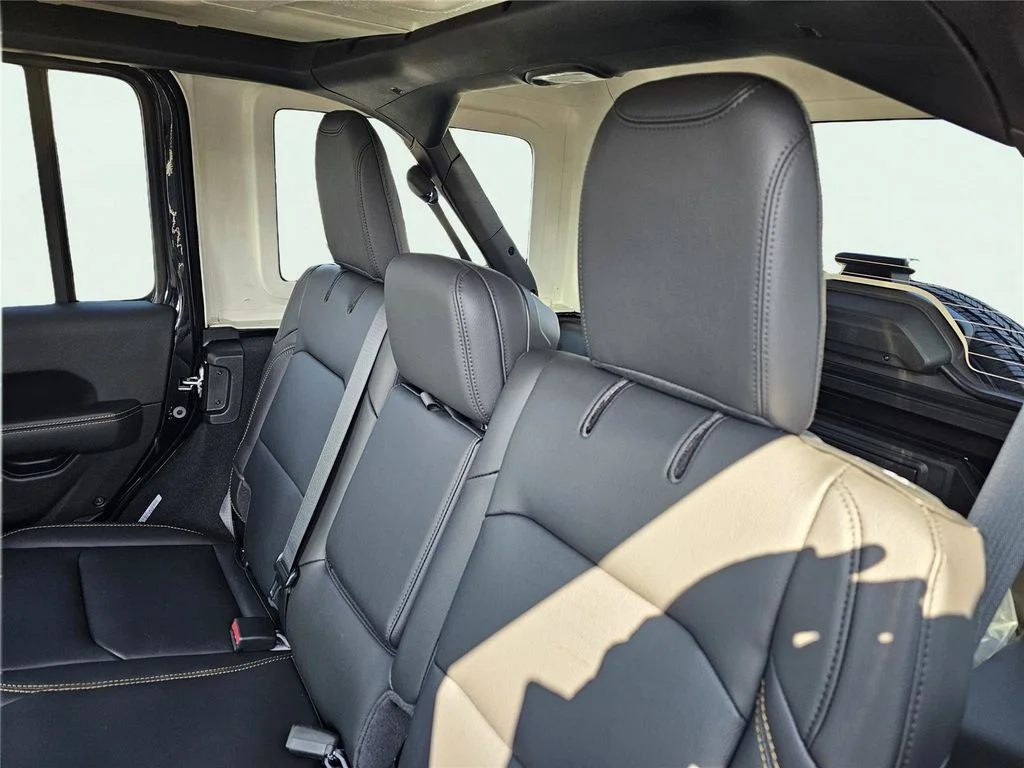 New 2026 Black Clear-Coat Exterior Paint Jeep Sahara image 33