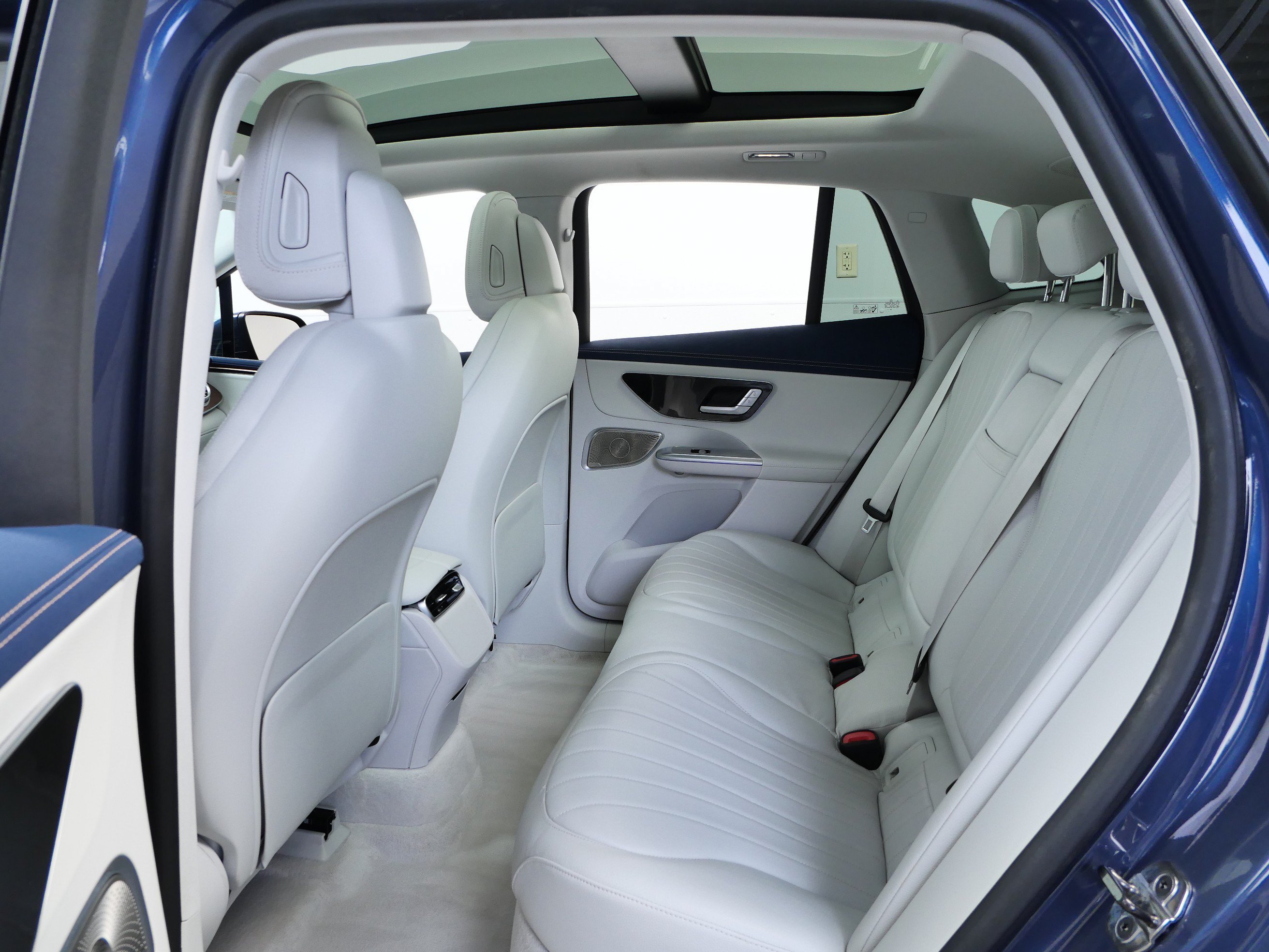 Certified Used 2023 Twilight Blue Metallic Mercedes-Benz EQE 500 image 19