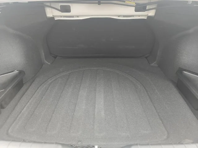 Used 2025 White Hyundai SE image 19