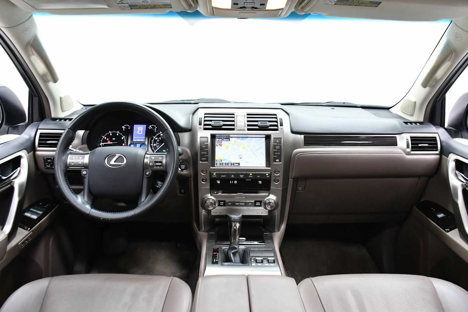 Used 2018 Starfire Pearl Lexus  image 19