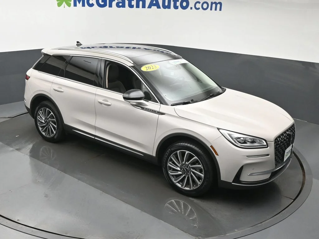 Used 2023 White Lincoln Reserve image 3