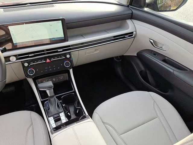 New 2025 Black Hyundai SEL Convenience image 11