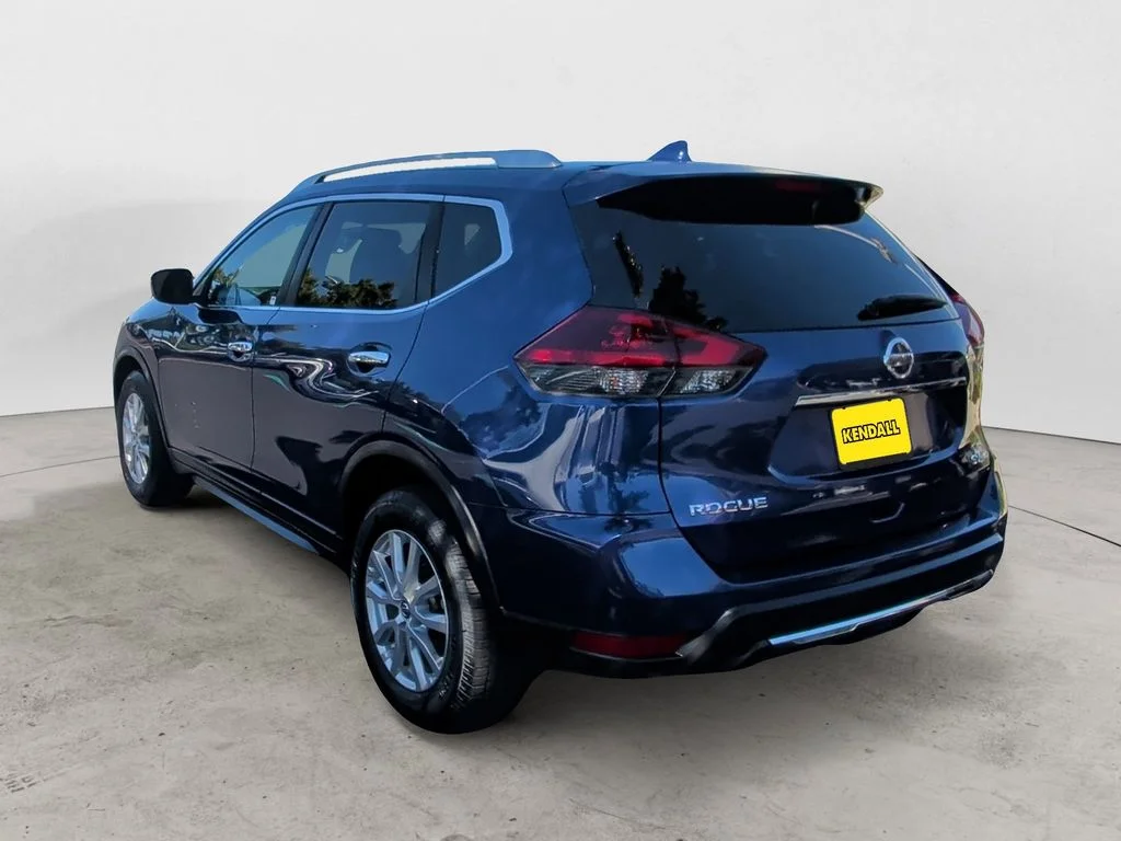 Used 2018 Blue Nissan SV image 3