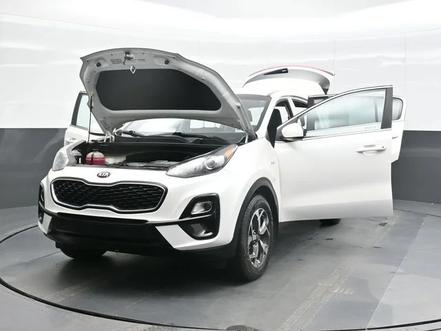 Used 2022 White Kia LX image 30