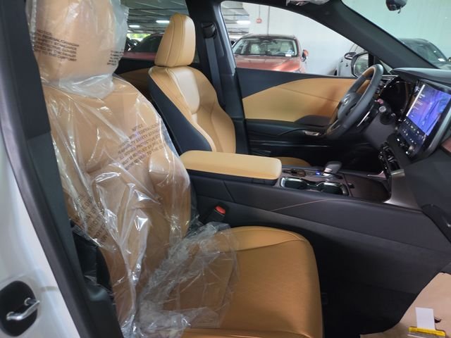 New 2026 Eminent White Pearl Lexus PREMIUM PLUS image 25