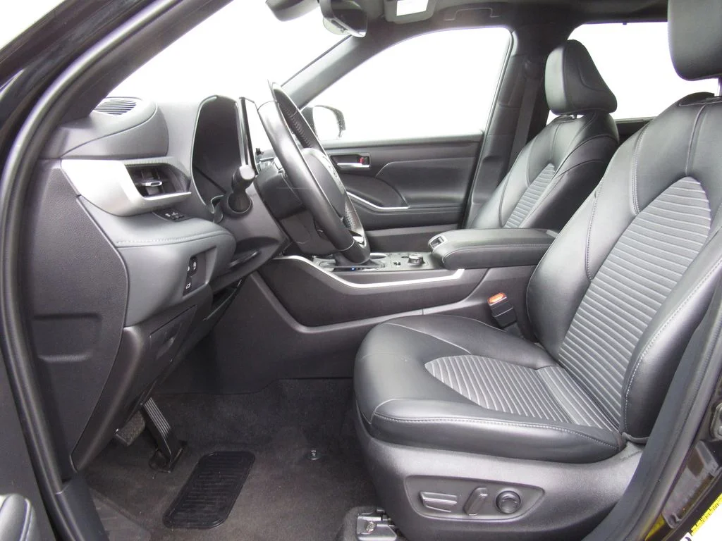 2025 Toyota Highlander XSE - Photo 9