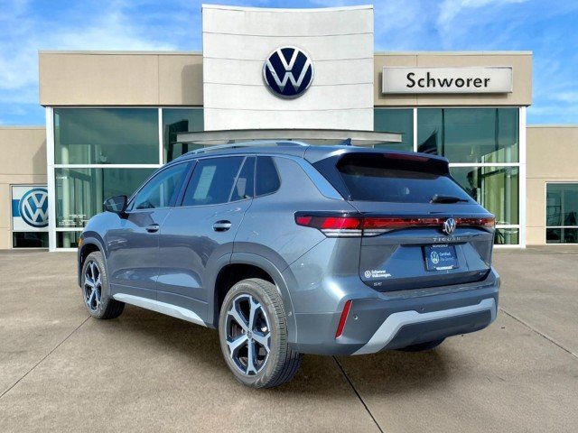 Certified Used 2025 Platinum Gray Metallic Volkswagen SE image 9