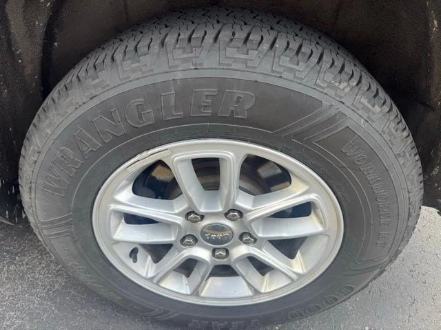 Used 2019 Velvet Red Pearlcoat Jeep Laredo E image 8