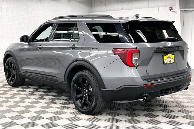 Used 2024 Carbonized Gray Metallic Ford ST-Line image 2