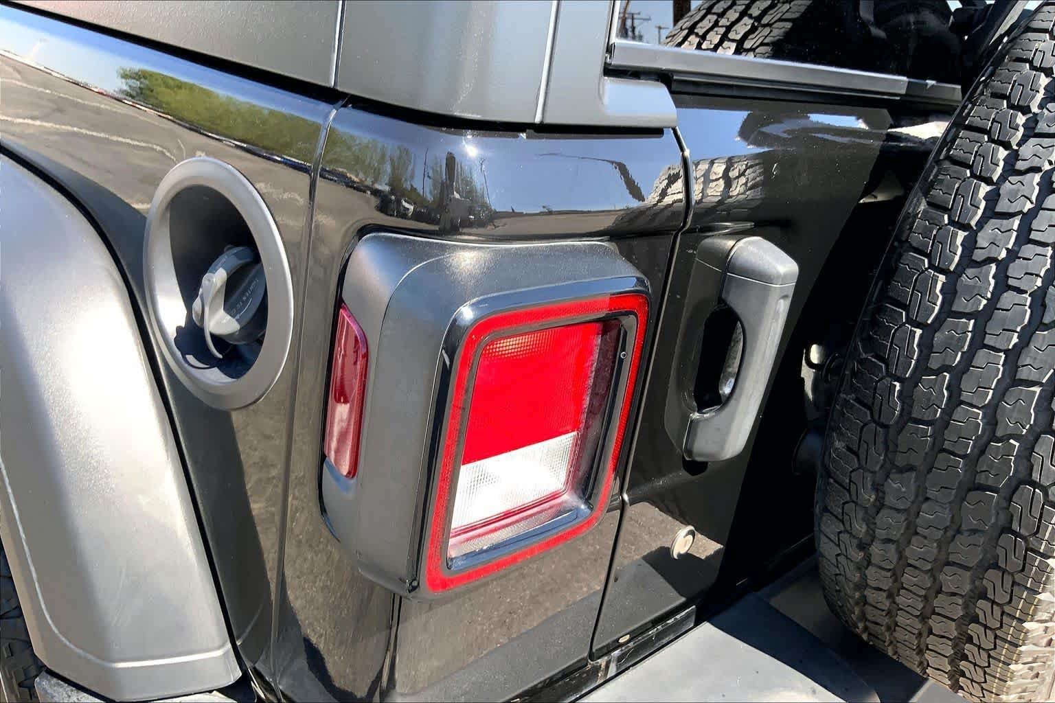 Used 2018 Black Clearcoat Jeep Sport S image 25