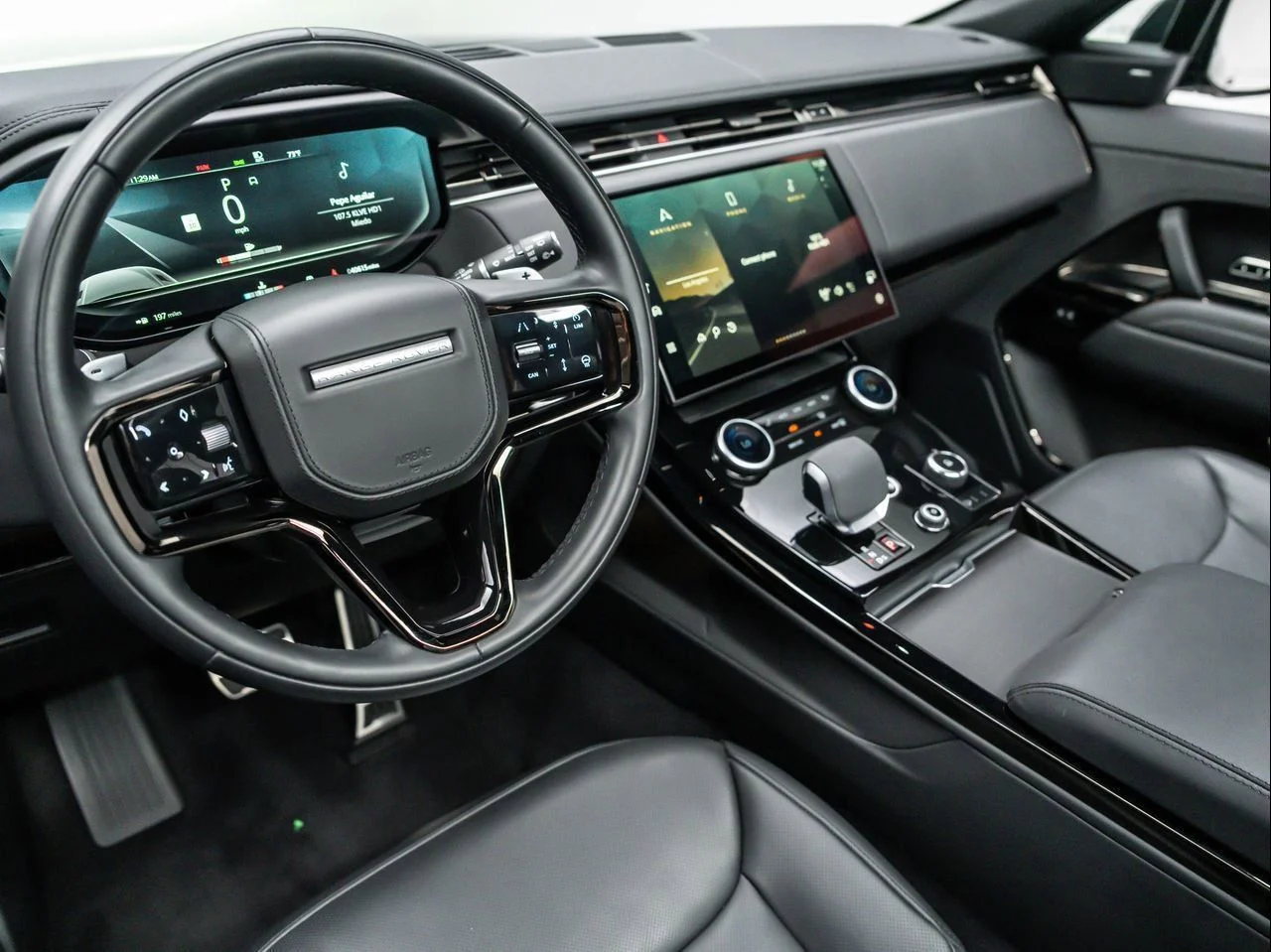 Used 2023 Black Land Rover SE Dynamic image 24