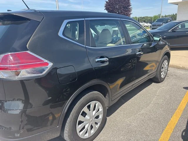 Used 2015 Black Nissan S image 6