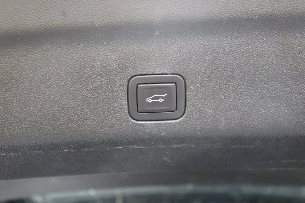 2023 GMC Yukon XL Denali Ultimate - Photo 17