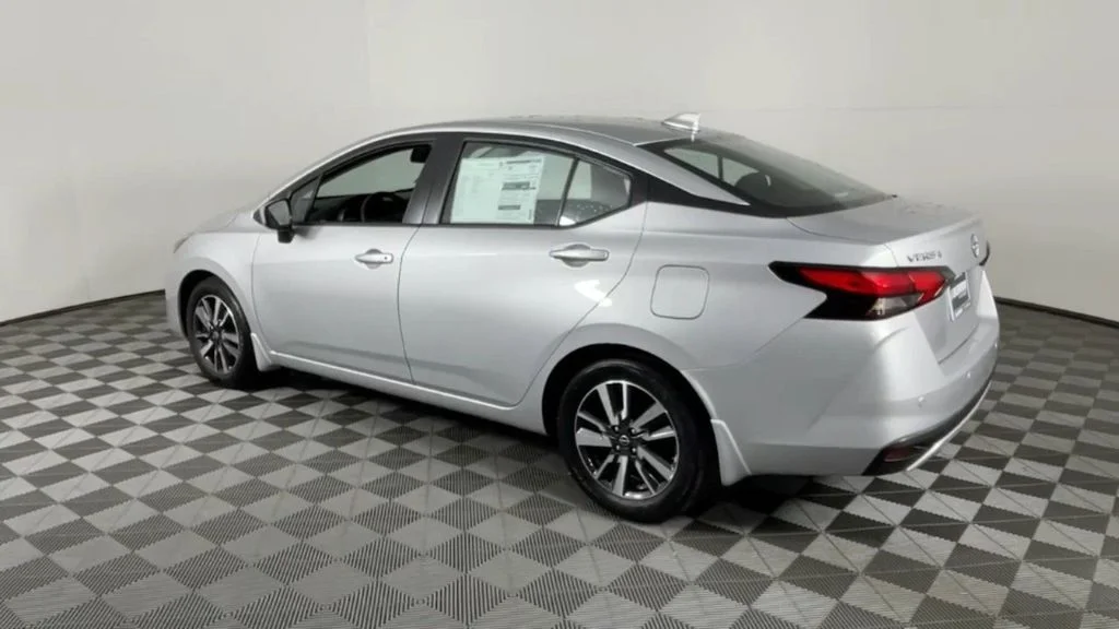 Used 2025 Silver Nissan 1.6 SV image 6