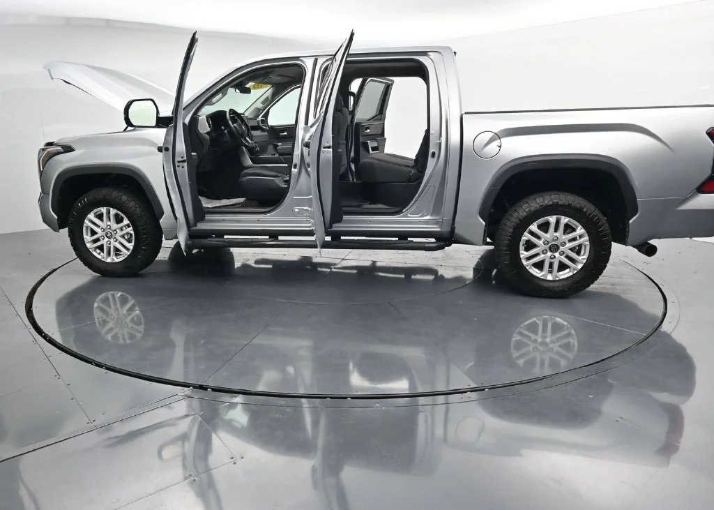 Used 2022 Silver Toyota SR5 image 41
