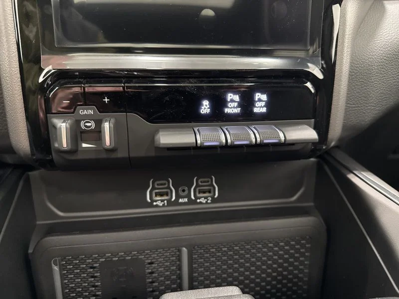 New 2026 Bright White Clear-Coat Exterior Paint RAM Laramie image 32
