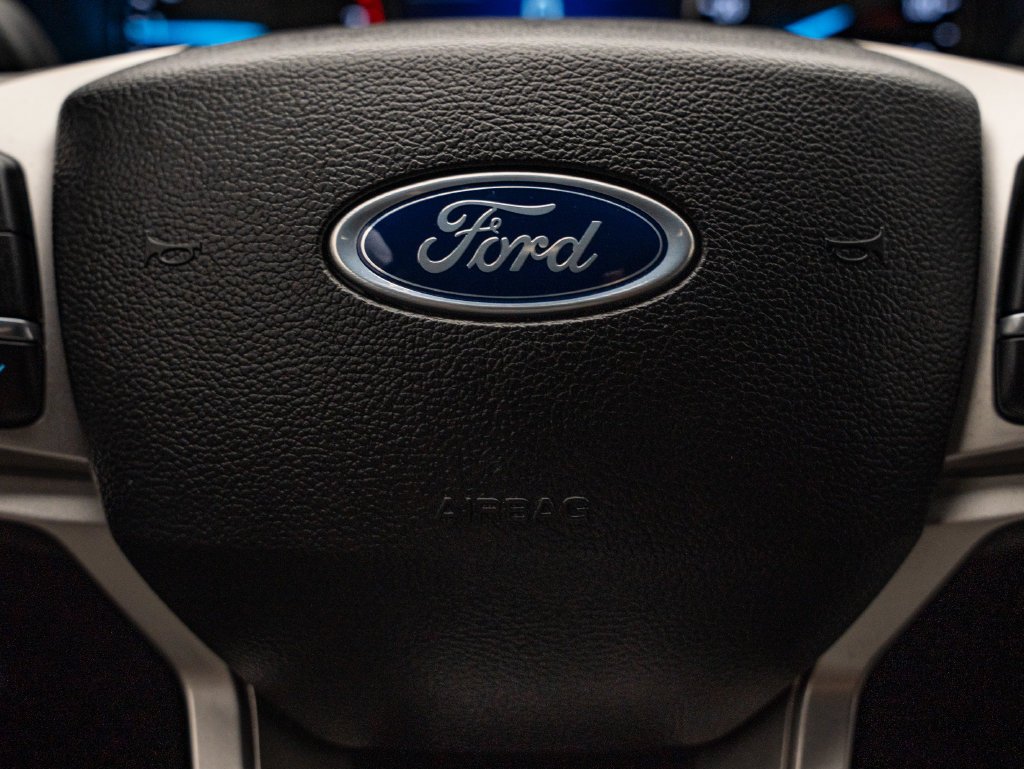 Used 2023 Rapid Red Metallic Tinted Clearcoat Ford XLT image 32