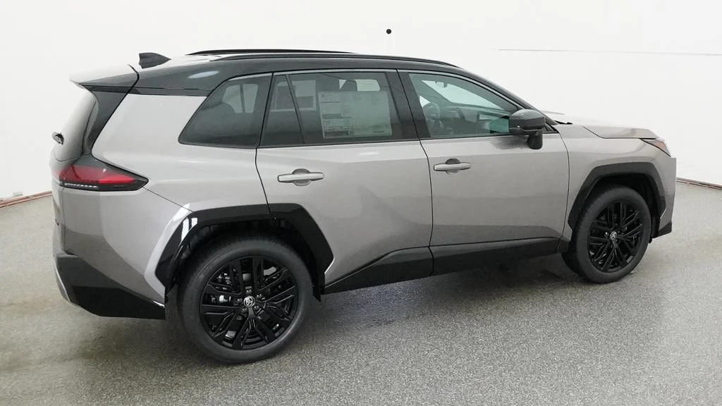 New 2026 Meteor Shower with Midnight Black Metallic roof Toyota XSE image 16