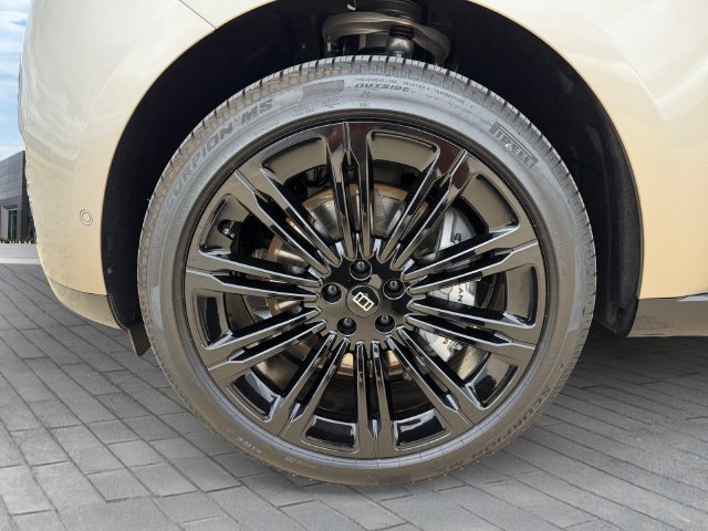 New 2027 Batumi Gold Land Rover SE image 9