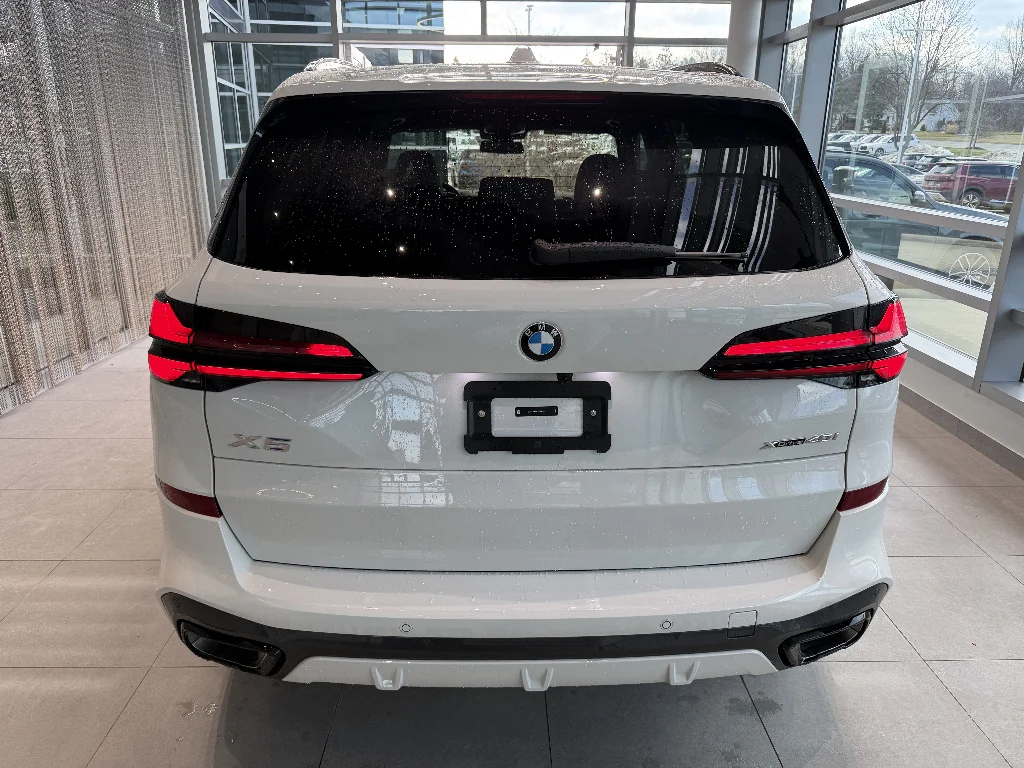 New 2026 Alpine White BMW xDrive40i image 5
