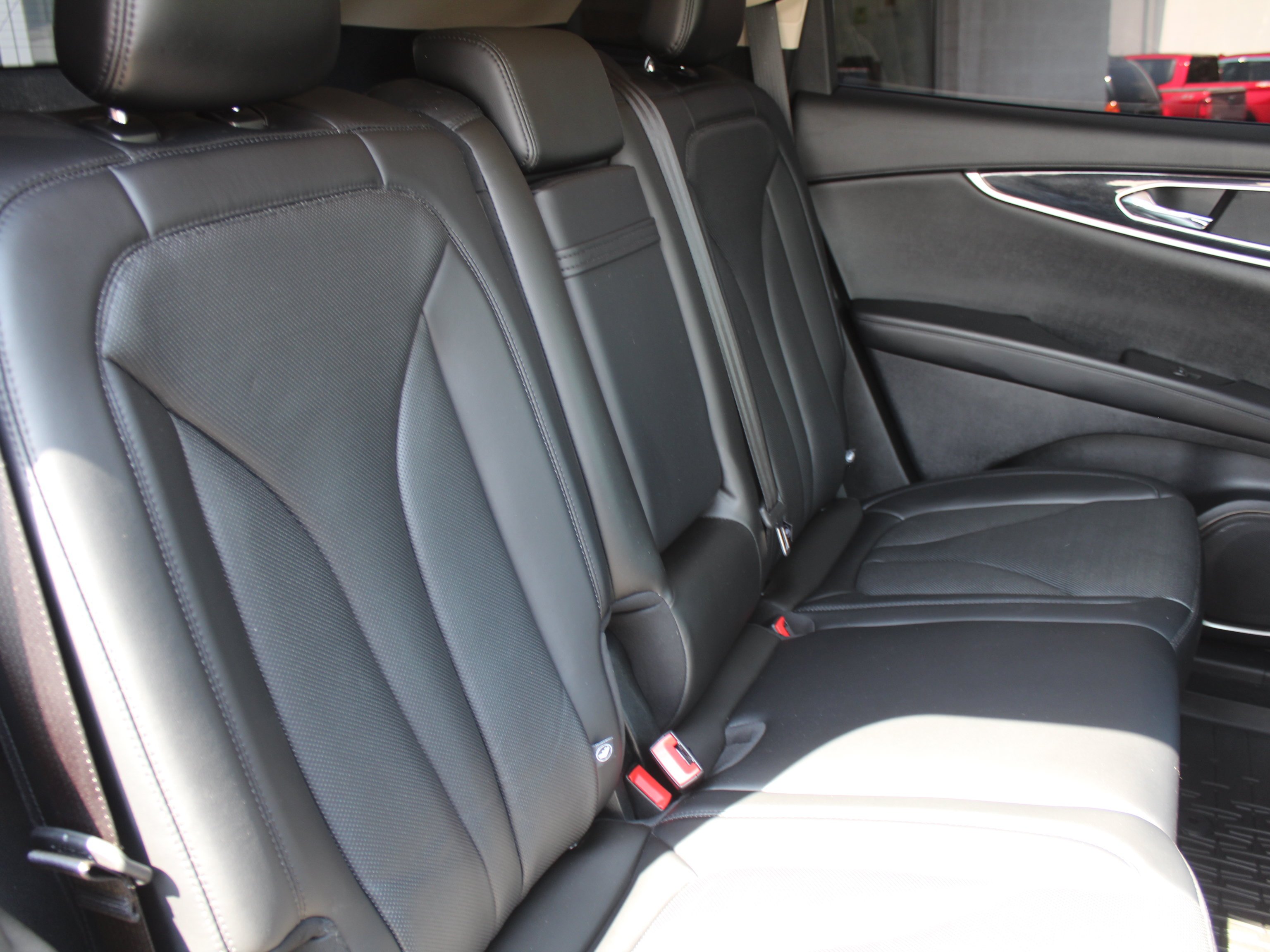 Used 2022 Black Lincoln Reserve image 28