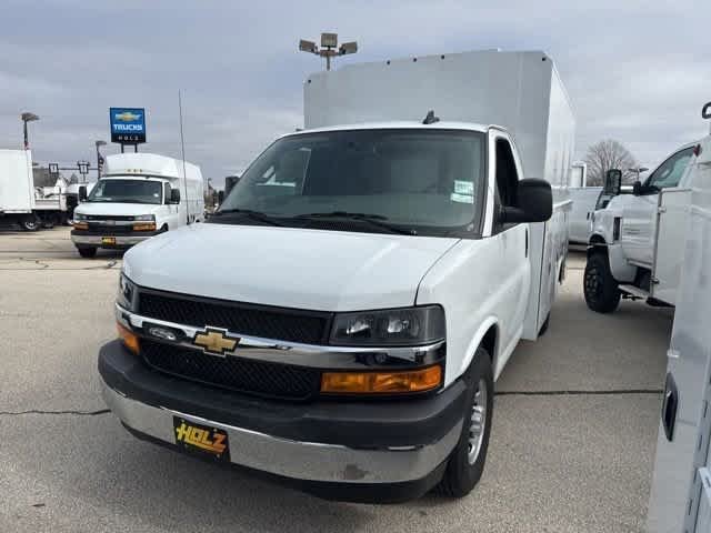 2025 Chevrolet Express Cutaway Base
