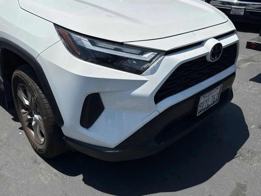 Used 2025  Toyota Hybrid XLE image 2