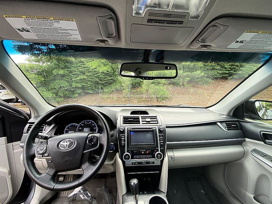 Used 2014 Magnetic Gray Metallic Toyota XLE image 18