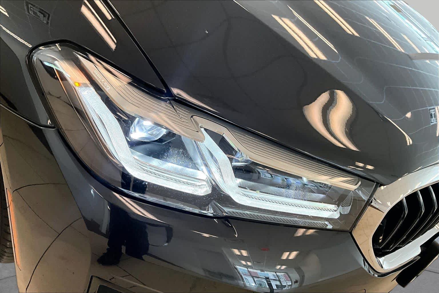 Used 2023 Dark Graphite Metallic BMW 530i image 25