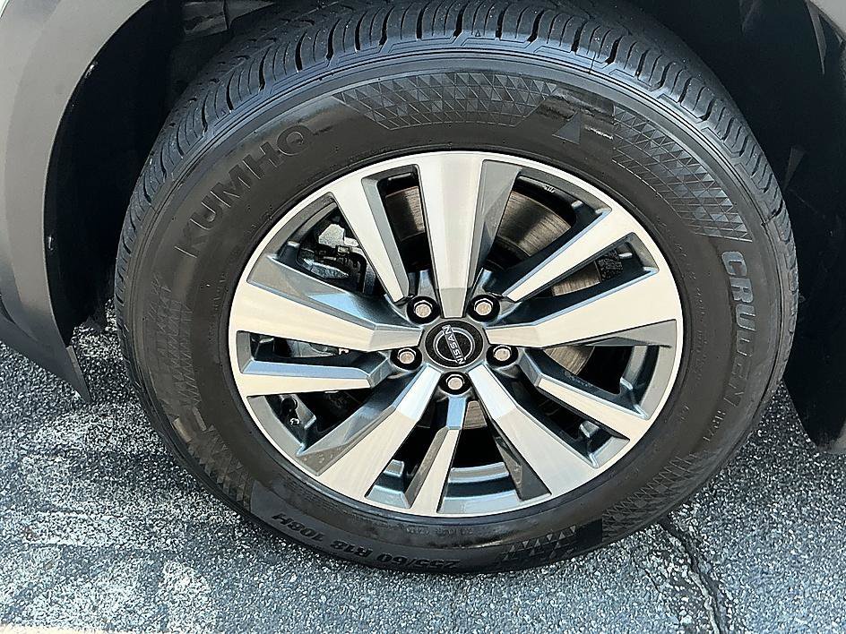 Certified Used 2025 Everest White Pearl Tricoat Nissan SL image 8