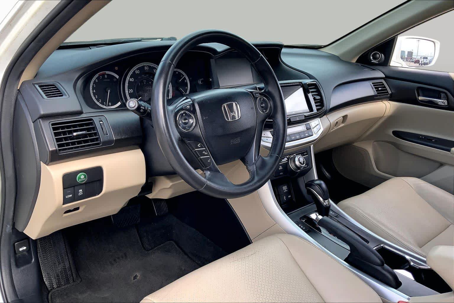 Used 2015  Honda  image 17
