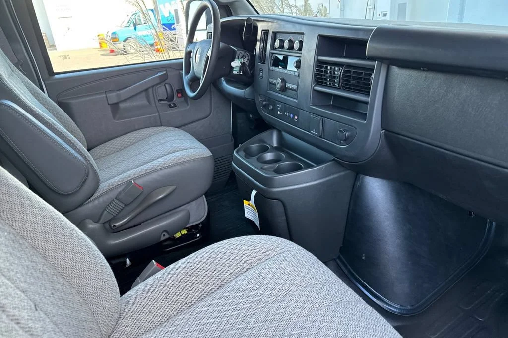 2025 GMC Savana Cargo Work Van - Photo 13
