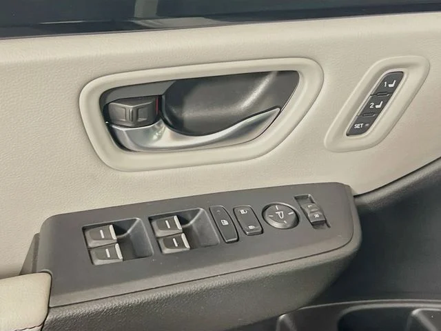 Certified Used 2025 Platinum White Pearl Honda 2WD EX-L image 18