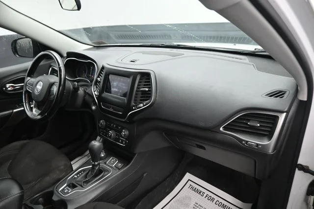Certified Used 2020 Bright White Clearcoat Jeep Latitude image 8