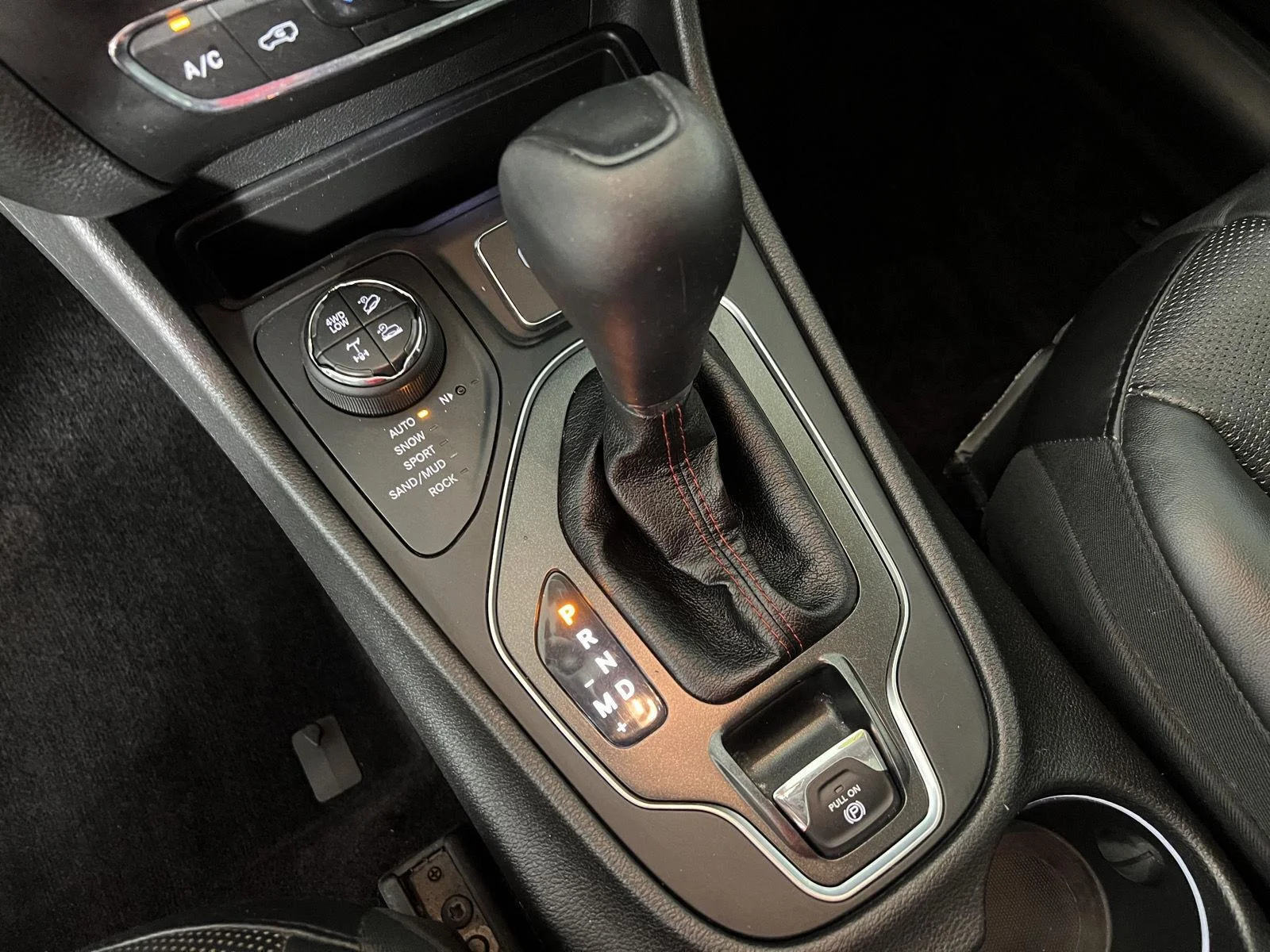Used 2019 Pearl White Jeep Trailhawk Elite image 14