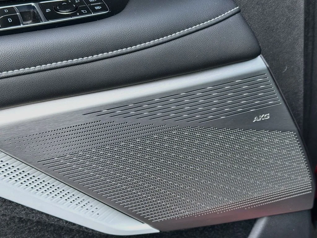Used 2025 Red Cadillac Sport 2 image 19