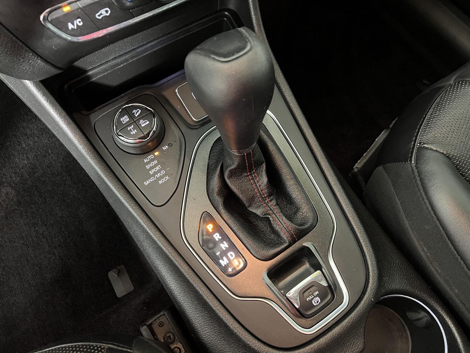 Used 2019 Pearl White Jeep Trailhawk Elite image 14