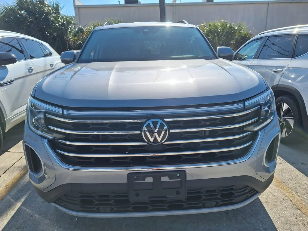 Certified Used 2025 Silver Volkswagen 2.0T SE w/Technology image 2