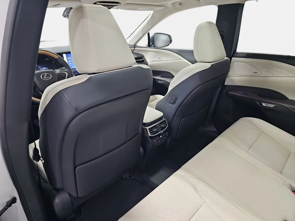 New 2026  Lexus 450h+ Luxury image 11