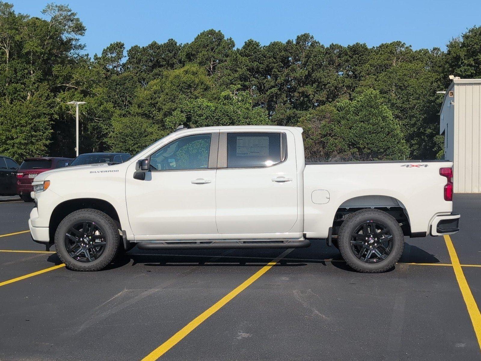 New 2026 Summit White Chevrolet RST image 2