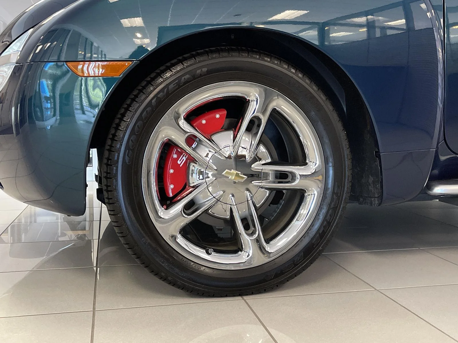 Used 2005 Aqua Blur Metallic Chevrolet LS image 2