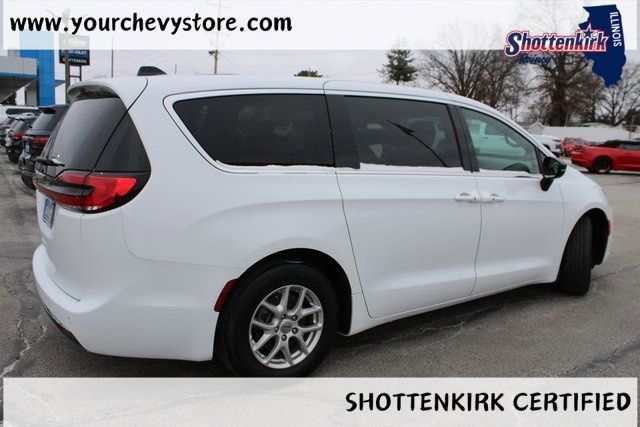 Used 2025 White Chrysler Select image 4